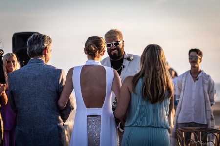 Fiestón en la playa de Pinamar en la boda de Belen y Mateo. Esteban Lago fotografo documental.