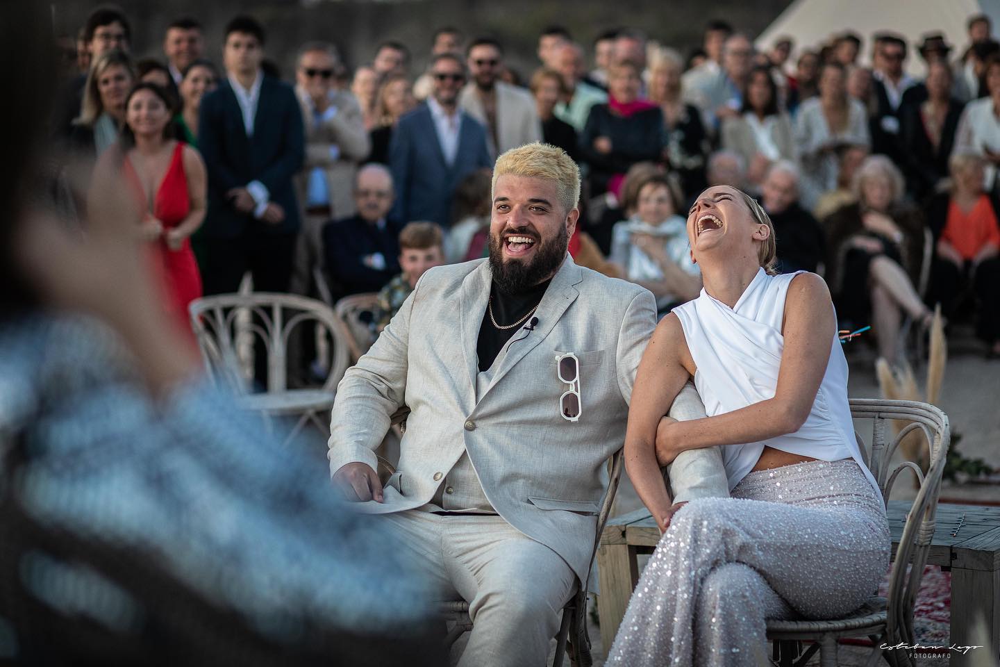 Fiestón en la playa de Pinamar en la boda de Belen y Mato. Esteban Lago fotografo documental.