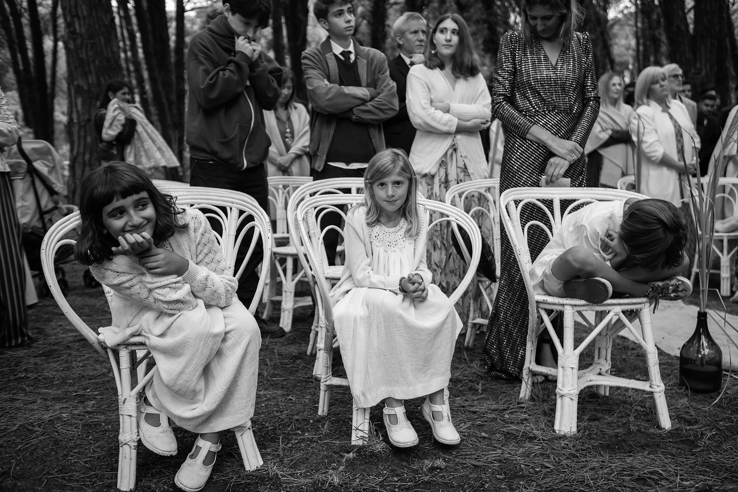 Ceremonia de boda de Elisa y Martín en el bosque de La Reserva. Fotógrafo documental Esteban Lago.