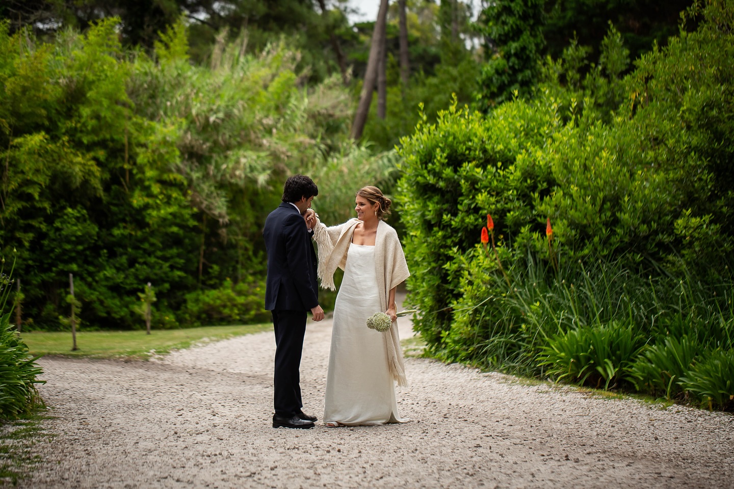 Ceremonia de boda de Elisa y Martín en el bosque de La Reserva. Fotógrafo documental Esteban Lago.