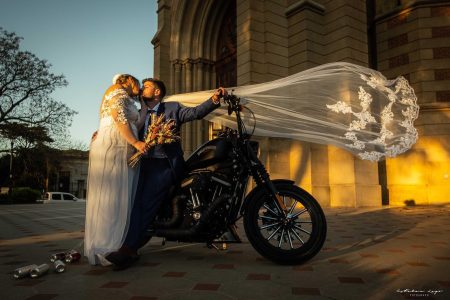 Fotos de boda de Eli & Mati en su Harley Davidson. Catedral de San Isidro. Esteban Lago Fotógrafo.