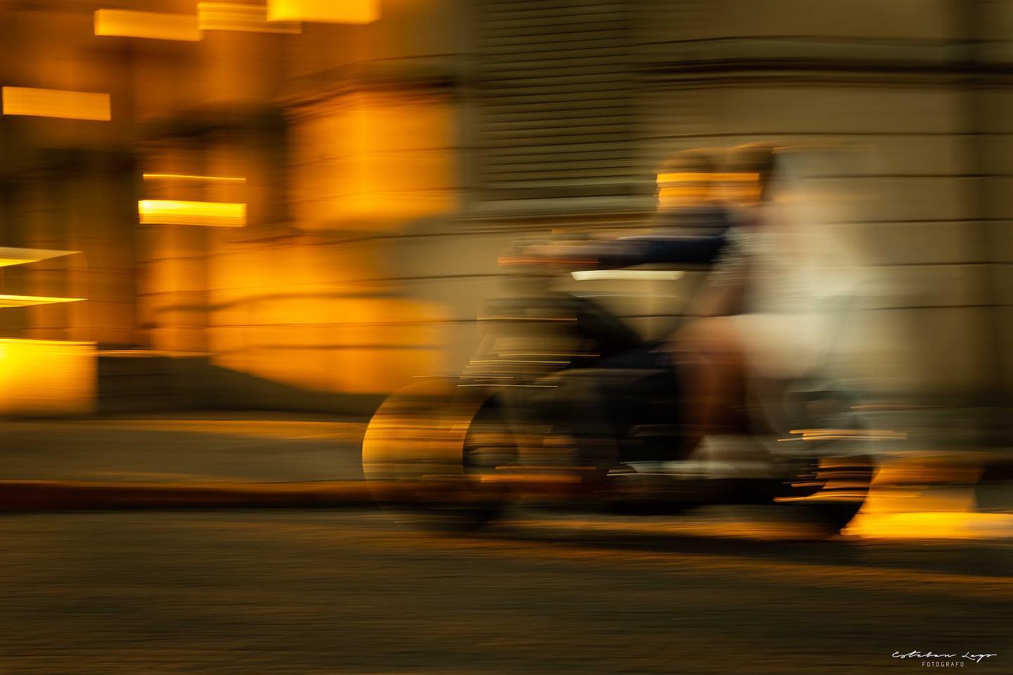 Fotos de boda de Eli & Mati en su Harley Davidson. Catedral de San Isidro. Esteban Lago Fotógrafo.