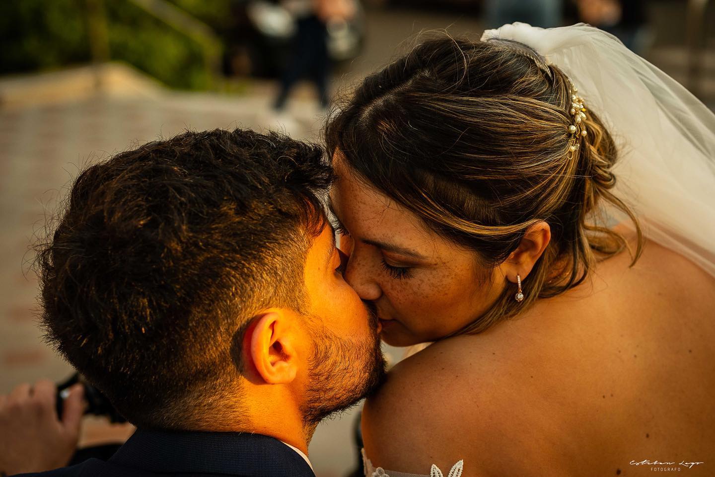 Fotos de boda de Eli & Mati en su Harley Davidson. Catedral de San Isidro. Esteban Lago Fotógrafo.