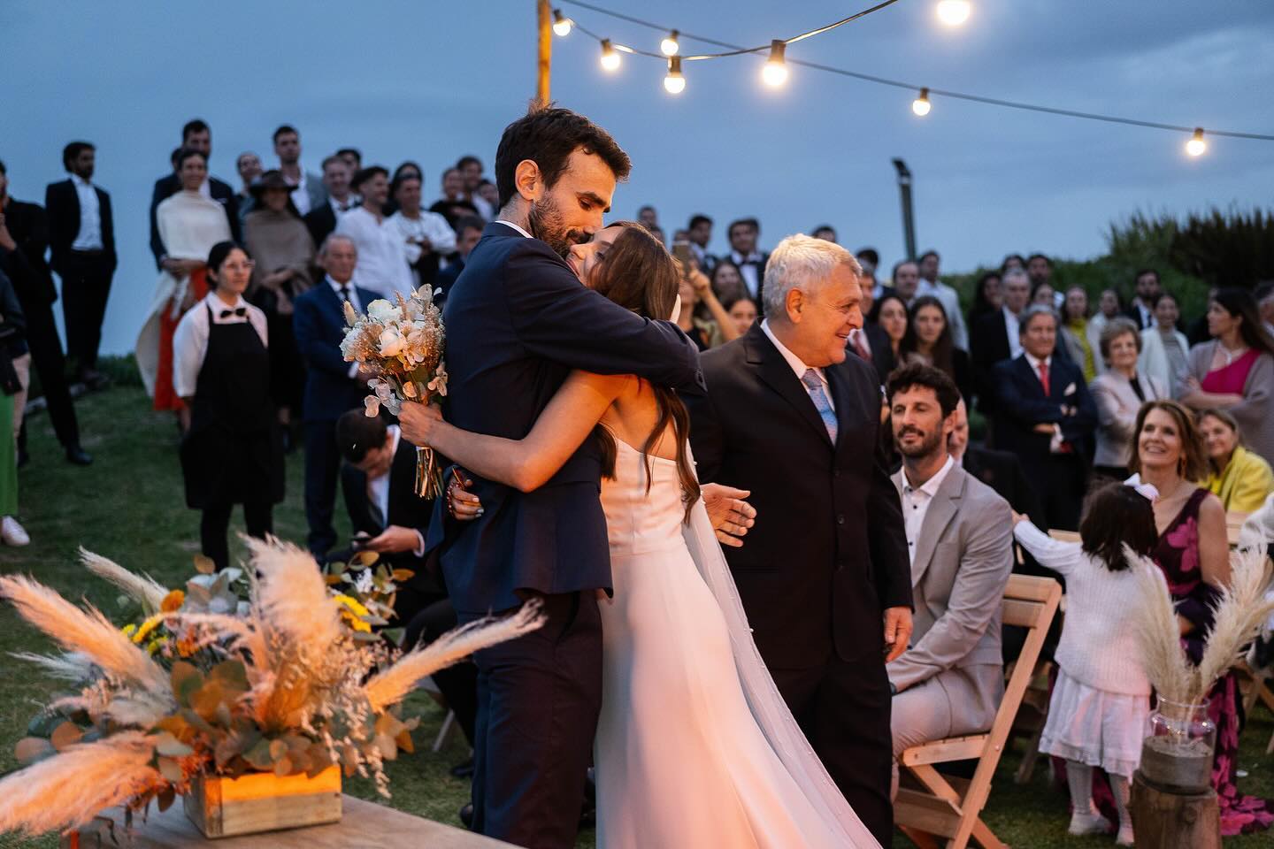 Fiestón de boda de Luji y Maxi. Fotógrafo documental Esteban Lago.